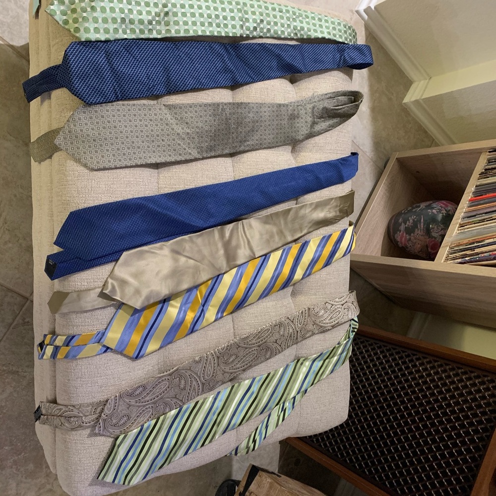 8 men’s tie selling all together please see pic
